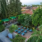 Отель Castle Old Town 3*