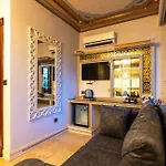 Castle Old Town Отель 3*
