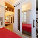 Отель Castle Old Town 3*