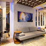 Castle Old Town Отель 3*
