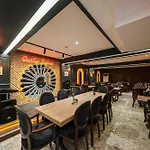 Castle Old Town Отель 3*