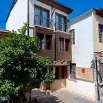 Castle Old Town Отель 3*