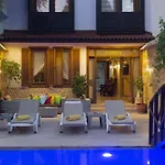 Castle Old Town Отель 3*