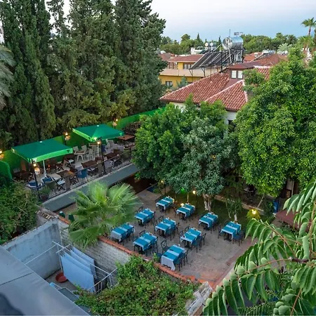 Hotel Castle Old Town 3*