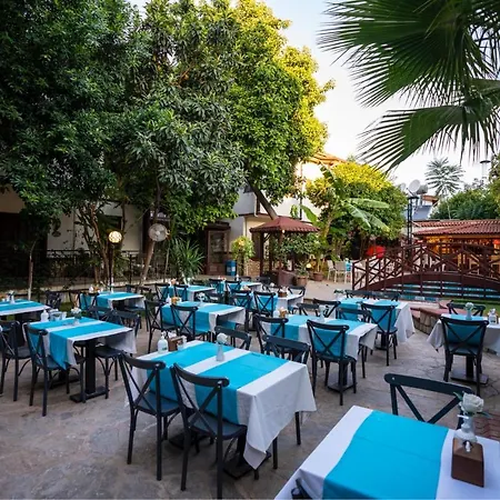 Hotel Castle Old Town 3*