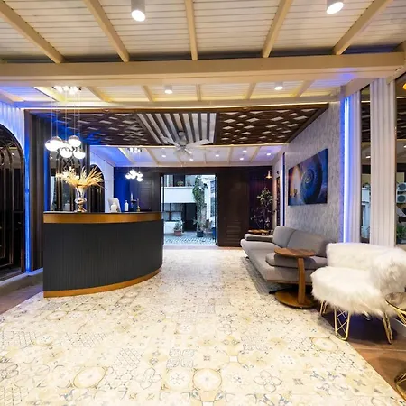 Hotel Castle Old Town 3*