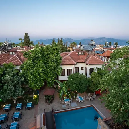 Castle Old Town Hotel 3*