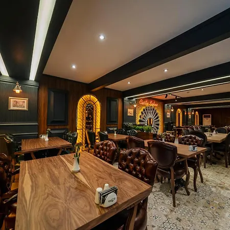 Castle Old Town Hotel 3*