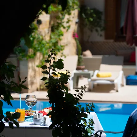 Castle Old Town Hotel 3*