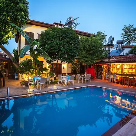 Hotel Castle Old Town 3*