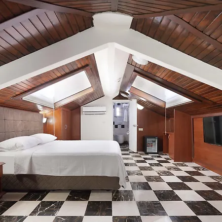 Castle Old Town Hotel 3*