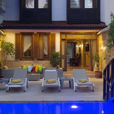 Castle Old Town Hotel 3*