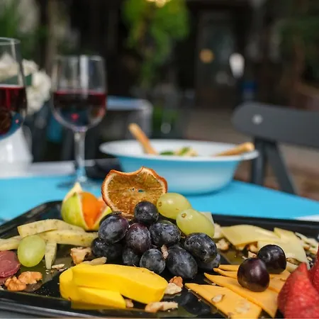 Castle Old Town Отель