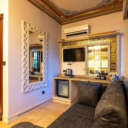 Castle Old Town Отель 3*