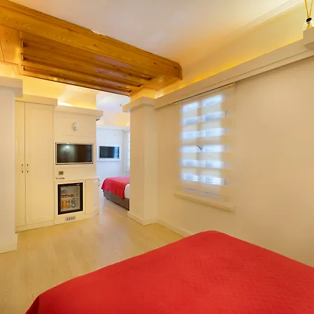 Castle Old Town Отель 3*