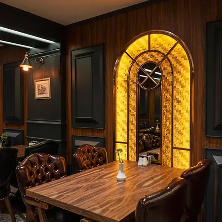 Castle Old Town 호텔