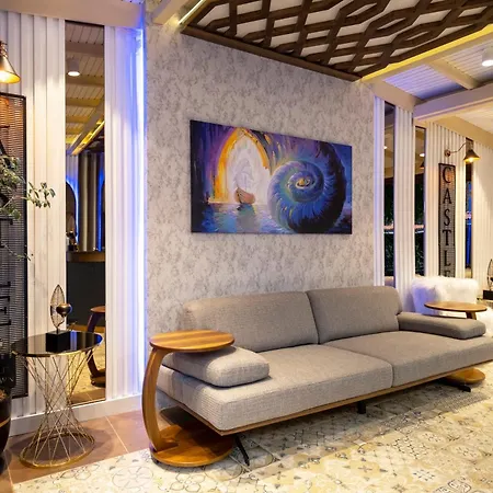 Castle Old Town 호텔 3*