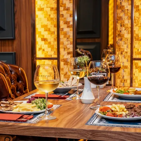 호텔 Castle Old Town 3*