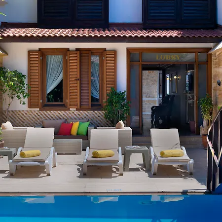 Castle Old Town Отель 3*