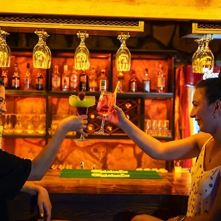 Отель Castle Old Town