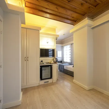 Castle Old Town Отель Анталья