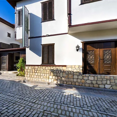 Castle Old Town Отель 3*