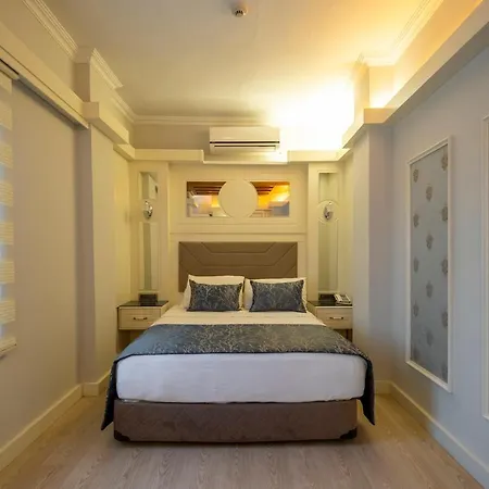 Castle Old Town Hotell 3*