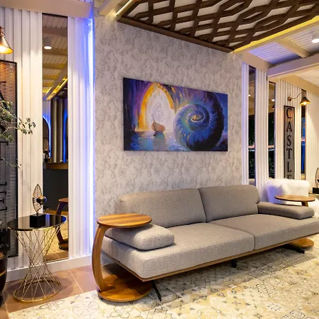 Castle Old Town Hotell 3*