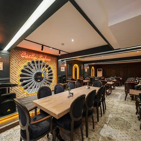 Castle Old Town Hotell 3*