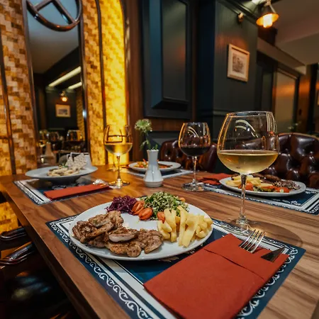Castle Old Town Hotell 3*