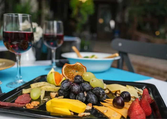 Castle Old Town Hotell