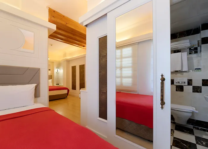Ξενοδοχείο Castle Old Town 3*
