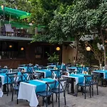 Hotel Castle Old Town 3*