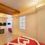 Castle Old Town Hotel 3*